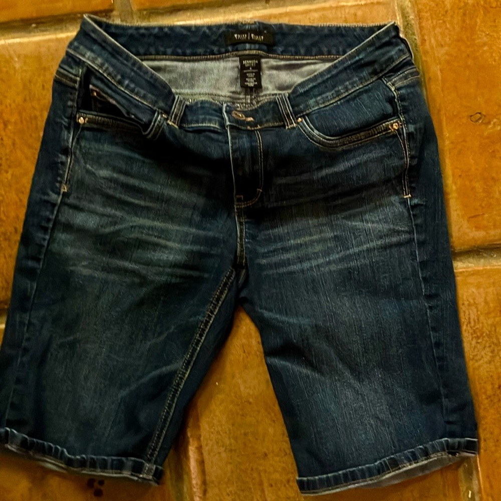Bermuda shorts with rhinestone